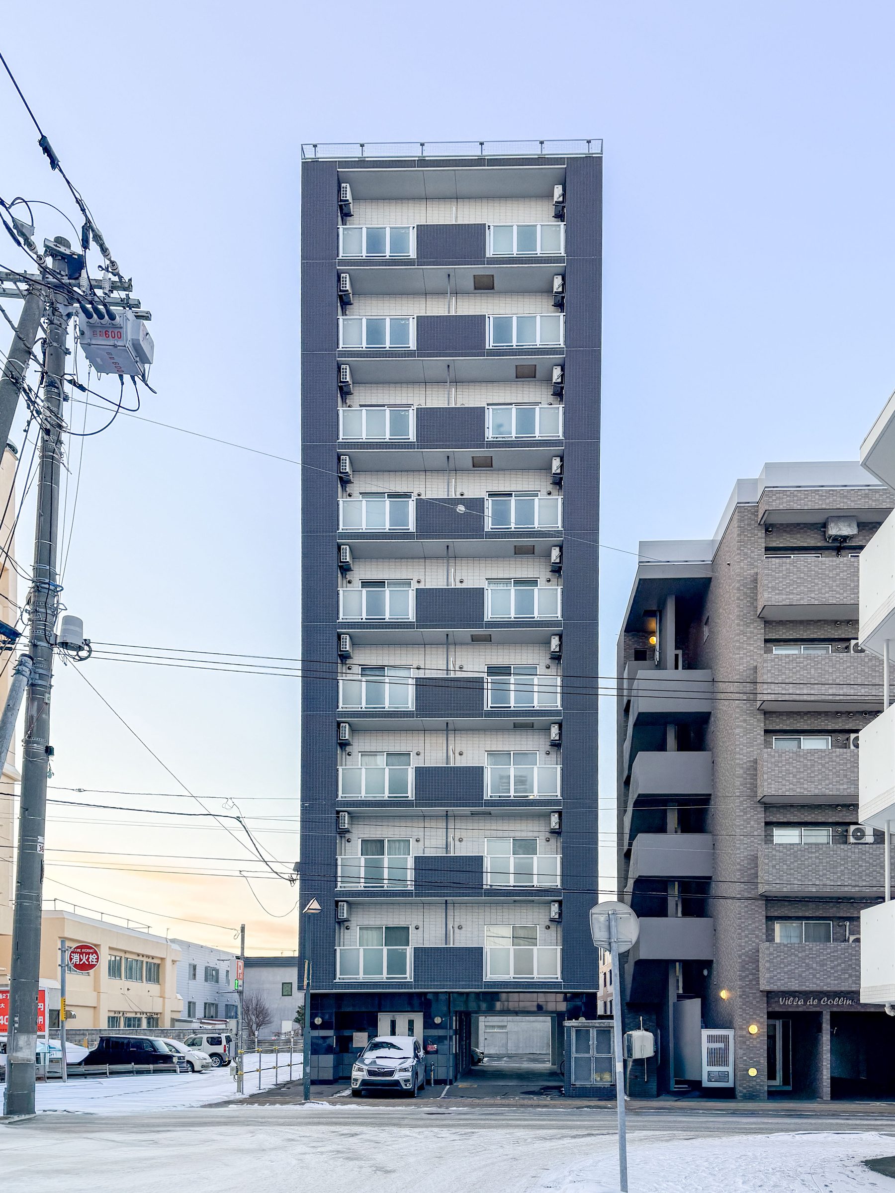 10階建てのマンション「サンコート平和通」の外観