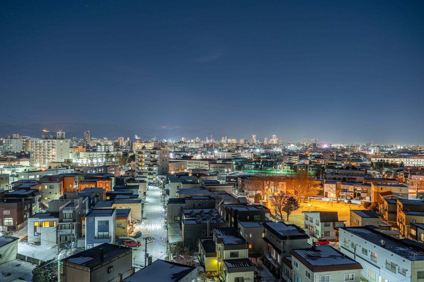 10階の窓から見える札幌市街の夜景